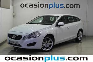 VOLVO V D5 Momentum AWD Auto 5p.