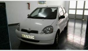 TOYOTA Yaris 1.3 LINEA LUNA -00