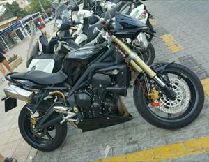 TRIUMPH STREET TRIPLE S -08