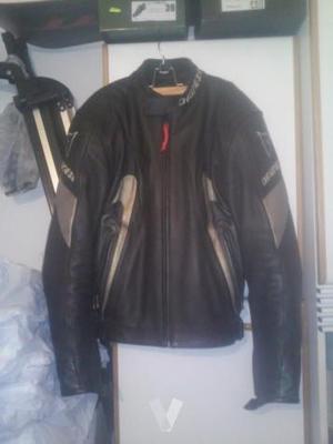 chaqueta de moto dainese(de cuero)