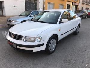 Volkswagen Passat 1.8 Auto Variant Comfortline 5p. -99