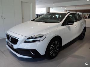 VOLVO V40 Cross Country 2.0 D2 Momentum 5p.