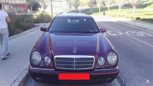 MERCEDES-BENZ Clase E E 220 D ELEGANCE 4p.