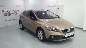 VOLVO V40 Cross Country 2.0 D2 Momentum 5p.