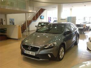 VOLVO V40 Cross Country 2.0 D3 Momentum Auto 5p.