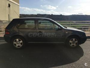 VOLKSWAGEN Golf 1.6 CONCEPTLINE 3p.