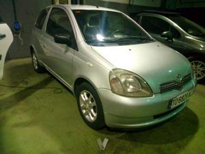 TOYOTA Yaris 1.0 LINEA LUNA -00