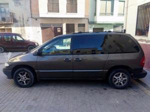 CHRYSLER Voyager LE 