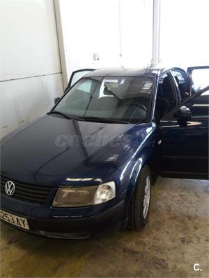 VOLKSWAGEN Passat 1.9 TDI VARIANT COMFORTLINE 5p.