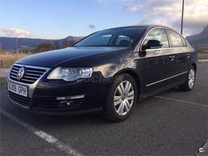 VOLKSWAGEN Passat 2.0 TDI CR 140cv Highline 4p.