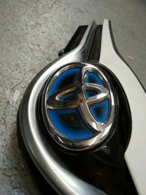Calandra Toyota yaris hibrido