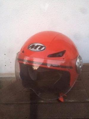 Casco de moto para niño.