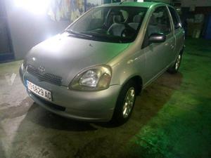 TOYOTA Yaris 1.0 LINEA LUNA -00