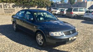 VOLKSWAGEN Passat 1.8 T HIGHLINE 4p.