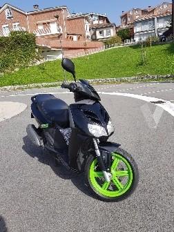 APRILIA Sportcity Cube 125 (modelo actual) -08