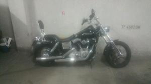 HARLEY DAVIDSON Dyna Street Bob (