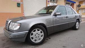 MERCEDES-BENZ D TURBO 4p.