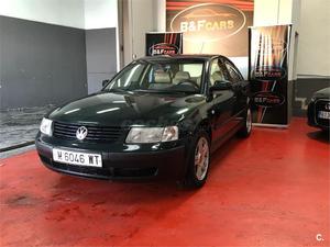 VOLKSWAGEN Passat 1.8 HIGHLINE 4p.