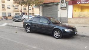 VOLKSWAGEN Passat 1.9 TDI COMFORTLINE 4p.