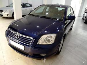 Toyota Avensis 2.0 D4d Executive 5p. -04