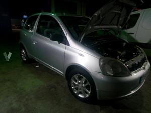 TOYOTA Yaris 1.0 LINEA LUNA -00