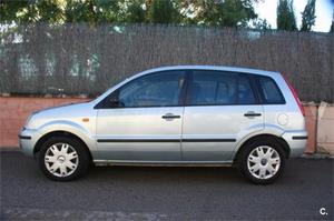 Ford Fusion v Trend 5p. -04