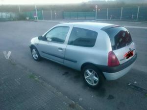 RENAULT Clio Alize 1.9dTi -02