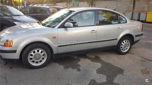 Volkswagen Passat 1.8 T Trendline 4p. -98