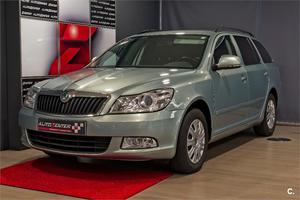 SKODA Octavia Combi 1.6 TDI DSG CR Ambition 5p.