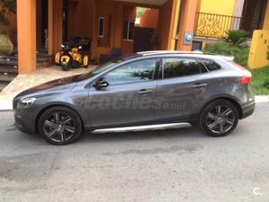 VOLVO V40 Cross Country 2.5 T5 Kinetic AWD Auto 5p.