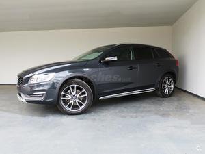 VOLVO V60 Cross Country 2.0 D4 Momentum Auto 5p.