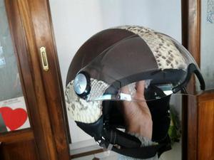 casco de moto forrado en piel