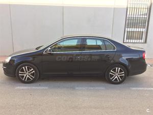 VOLKSWAGEN Jetta 1.9 TDi Advance 4p.