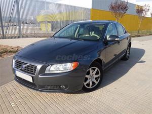 VOLVO S80 D5 Momentum 4p.