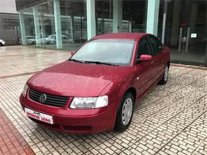 VOLKSWAGEN Passat 1.9 TDI 4p.