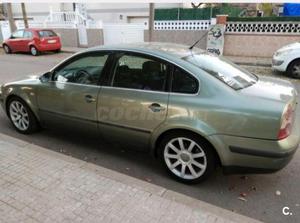 VOLKSWAGEN Passat 1.9 TDi Trendline 4p.
