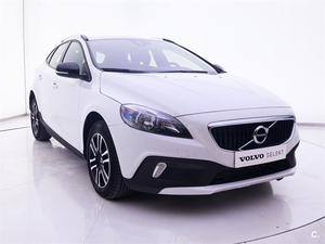 VOLVO V40 Cross Country 2.0 D3 Momentum Auto 5p.