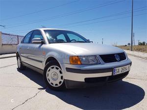 VOLKSWAGEN Passat 1.9 TDI 4p.