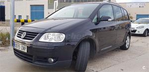 VOLKSWAGEN Touran 1.6 FSI ADVANCE 5p.