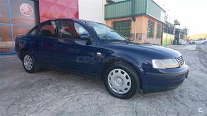 VOLKSWAGEN Passat 1.9 TDI COMFORTLINE 4p.