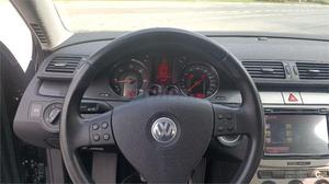 VOLKSWAGEN Passat Variant 2.0 TDI 140cv DPF Trendline 5p.