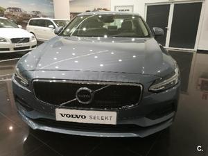 VOLVO S D4 Momentum Auto 4p.