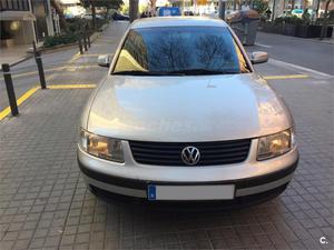 VOLKSWAGEN Passat 2.3 V5 TRENDLINE 4p.