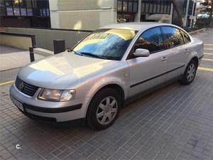 VOLKSWAGEN Passat 2.3 V5 TRENDLINE 4p.