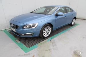 VOLVO S D5 Summum Auto 4p.