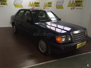 MERCEDES-BENZ E 4-MATIC 4p.