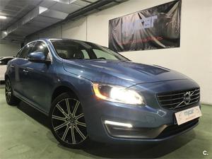 VOLVO S D3 RDesign Momentum 4p.