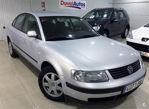 VOLKSWAGEN Passat 1.9 TDi Trendline 4p.