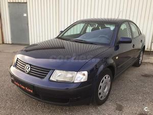 VOLKSWAGEN Passat 1.9 TDI Trendline 4p.