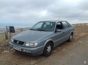 VOLKSWAGEN Passat PASSAT 1.9 GL TDI 4p.